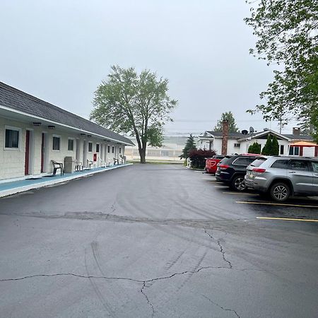 Rodeway Inn & Suites Brunswick Near Hwy 1 Екстериор снимка