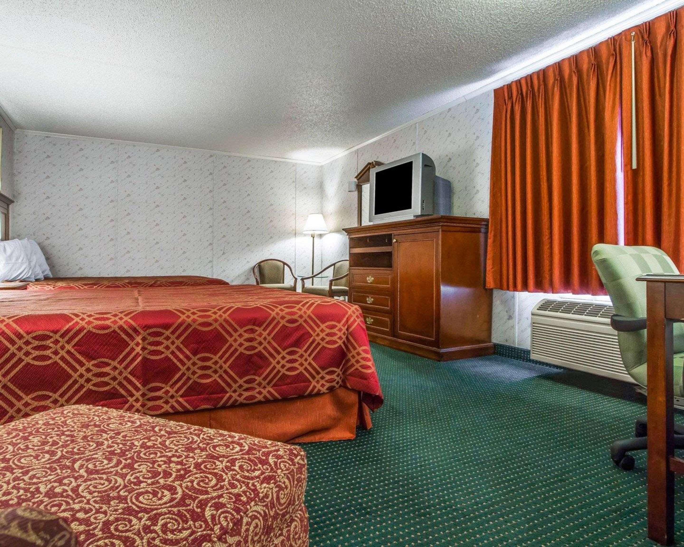 Rodeway Inn & Suites Brunswick Near Hwy 1 Екстериор снимка