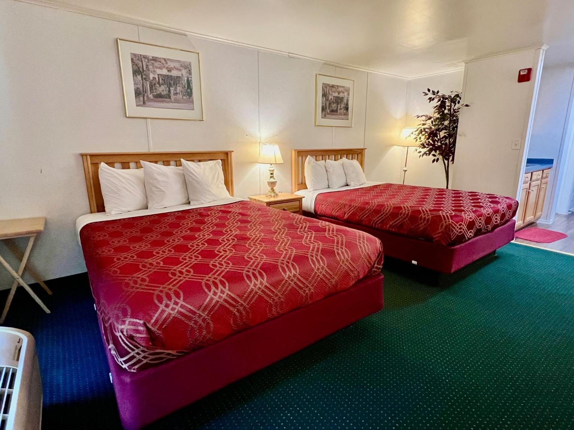 Rodeway Inn & Suites Brunswick Near Hwy 1 Екстериор снимка