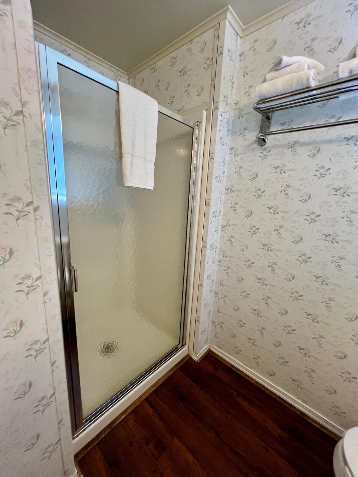 Rodeway Inn & Suites Brunswick Near Hwy 1 Екстериор снимка