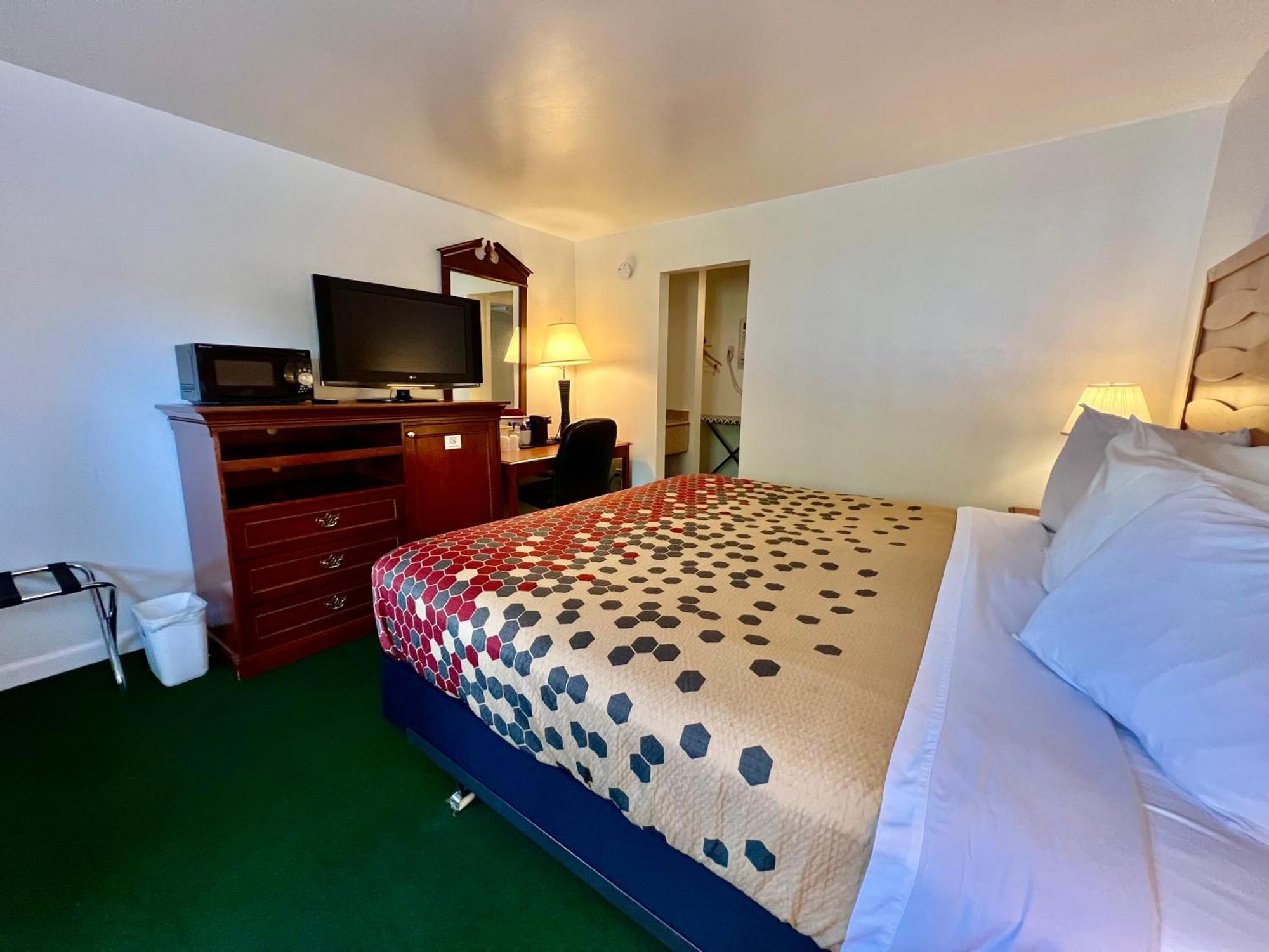 Rodeway Inn & Suites Brunswick Near Hwy 1 Екстериор снимка